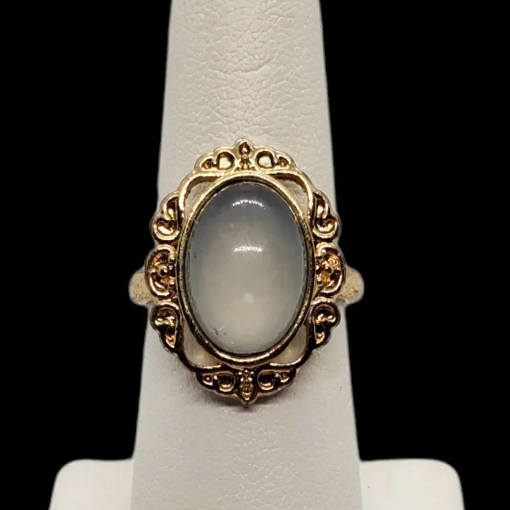 White & Gold Tone Ring (6.5)